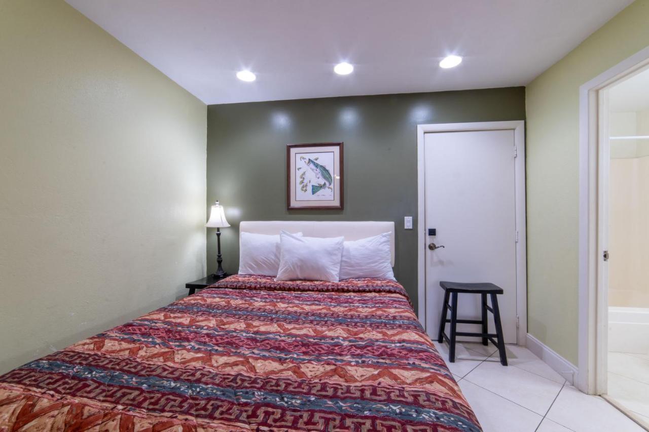 Captain'S Table Hotel By Everglades Adventures Εξωτερικό φωτογραφία